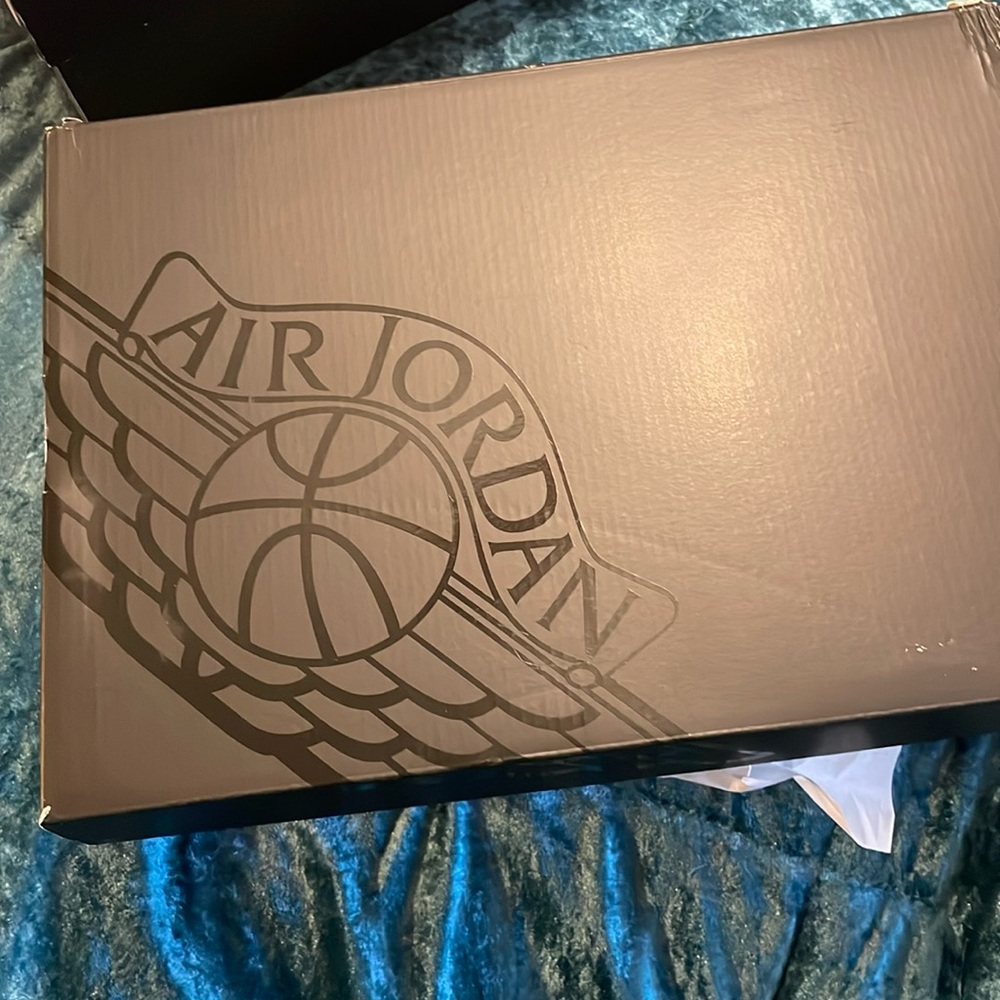 Air Jordan 1 mid black metallic gold, and white still in excellent condition